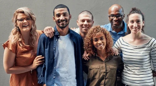 Equipe da Étimos reunida e sorrindo